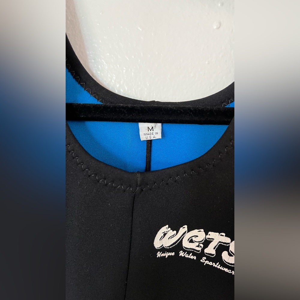 ❗️💲CLOSEOUT SALE: $5 💲❗️- Wetsuit - Black and Red - Picture 2 of 4